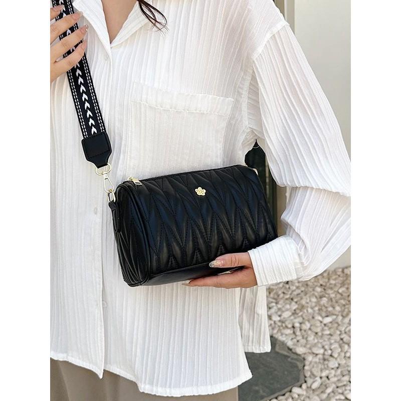 IELGY women's fashion trend embroidered thread messenger bag, casual one-shoulder simple pillow bag