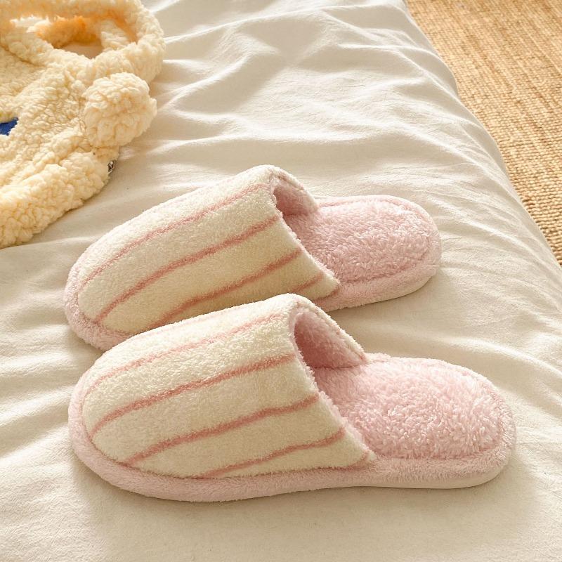 Winter and Autumn Women's Soft-soled Anti-slip Indoor Shoes with Covering Top Slippers