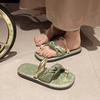 Französische Nischen-High-End-Slipper mit flachem Boden für Damen-Oberbekleidung 2025 Sommer neue Mode lässig Zehen bedeckende Strandsandalen