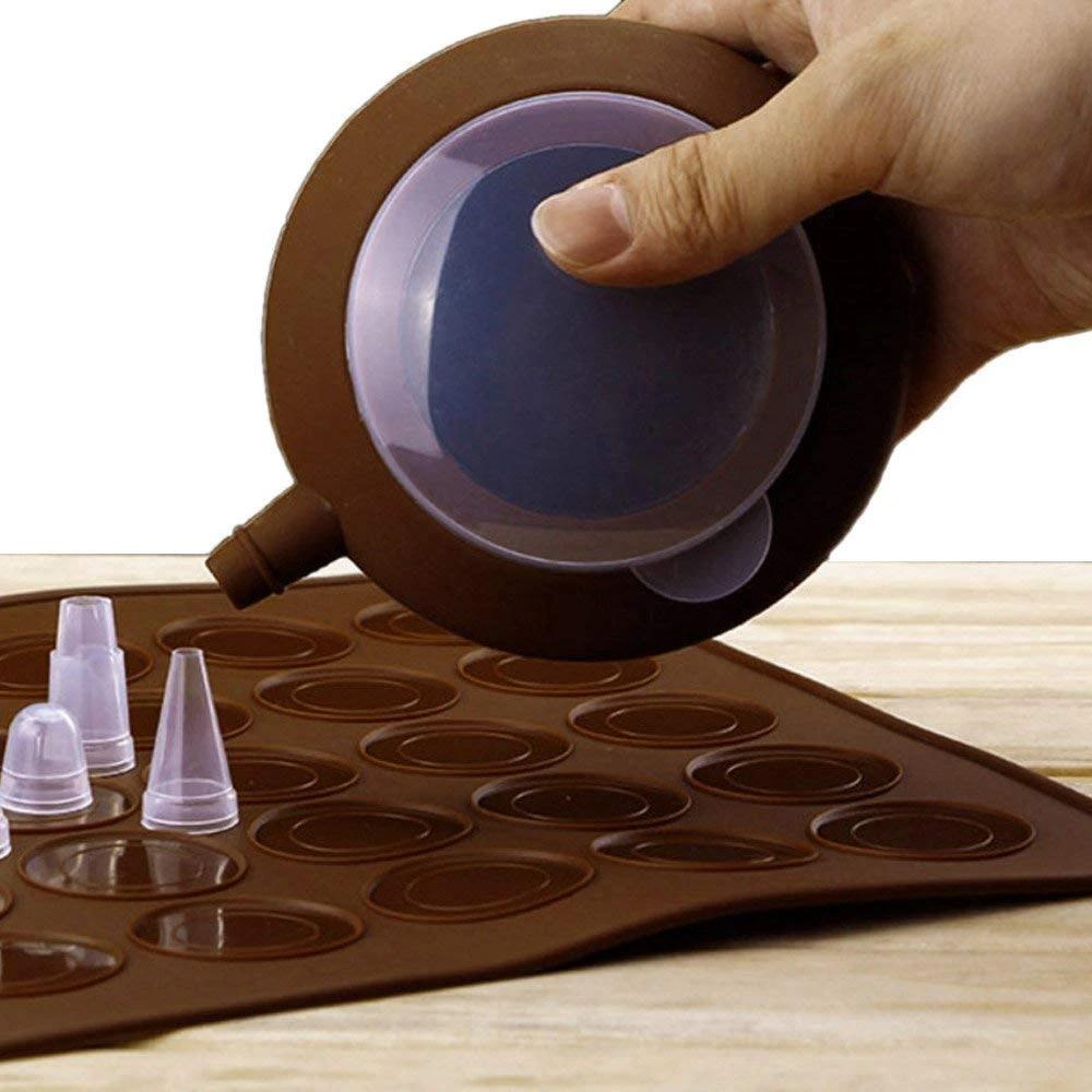 Macarons Silicone Mat Baking Mold Silicone Macaron Kit Pastry Baking Mat and Decorating Piping Pot with 4pcs Nozzles
