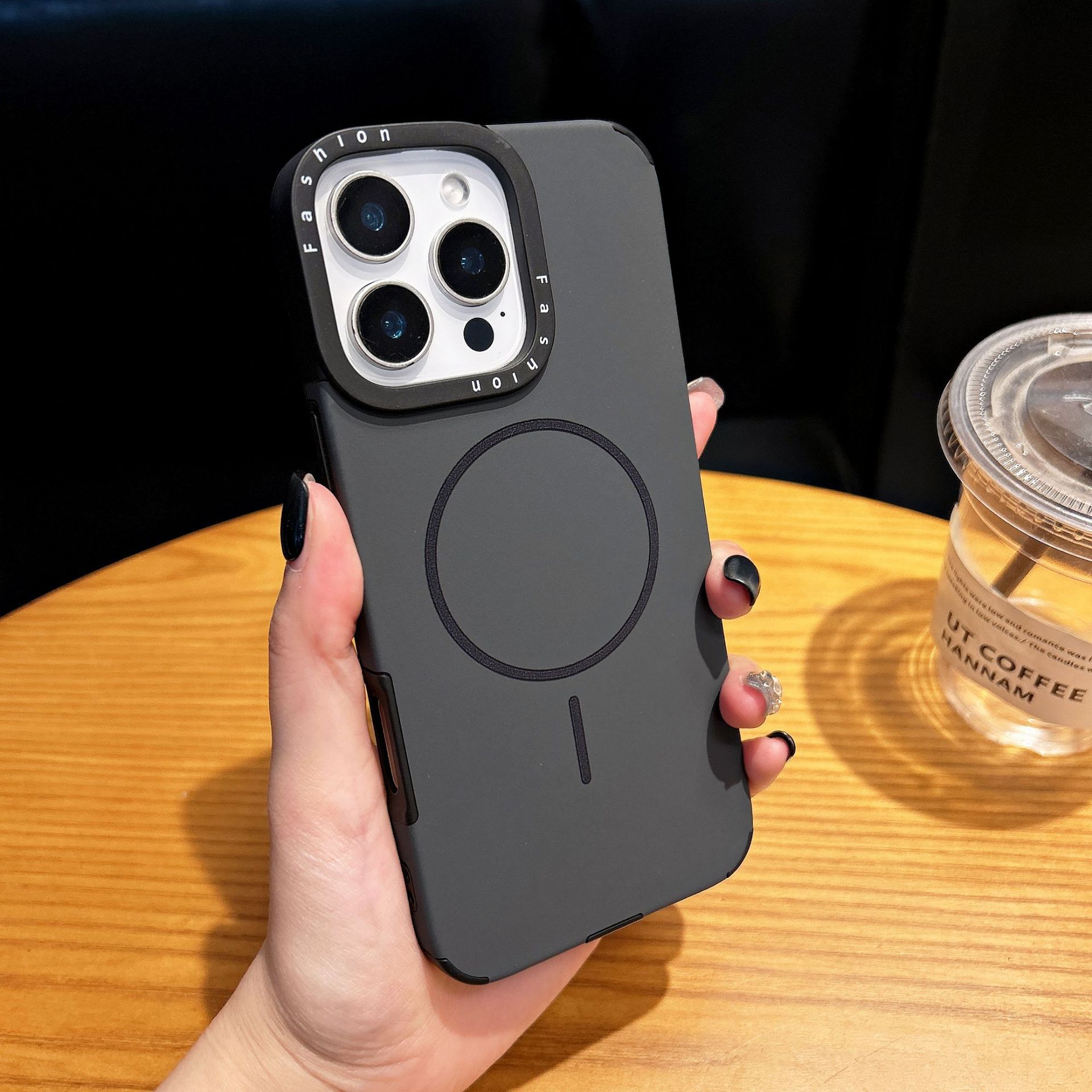 

Жидкий силикон Подходит для чехла для мобильного телефона IPhone16promax Apple 15 Тонкий круг Магнитная присоска 14 iPhone11