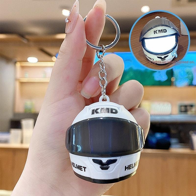 Prémiový ABS Klíčenka na motocyklovou helmu s LED světlem Mini Kreativní kroužek na klíče pro festivalový dárek Dekorace na klíče od auta Přívěsek