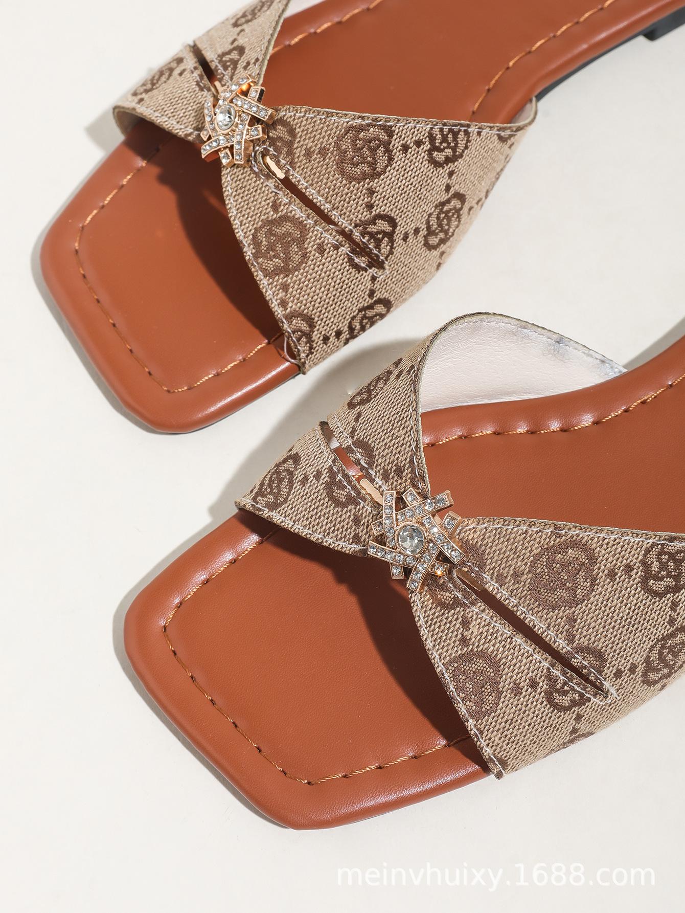 

Простые шлепанцы на плоской подошве, женская летняя новая обувь для улицы, полые слова с повседневными универсальными сандалиями 44