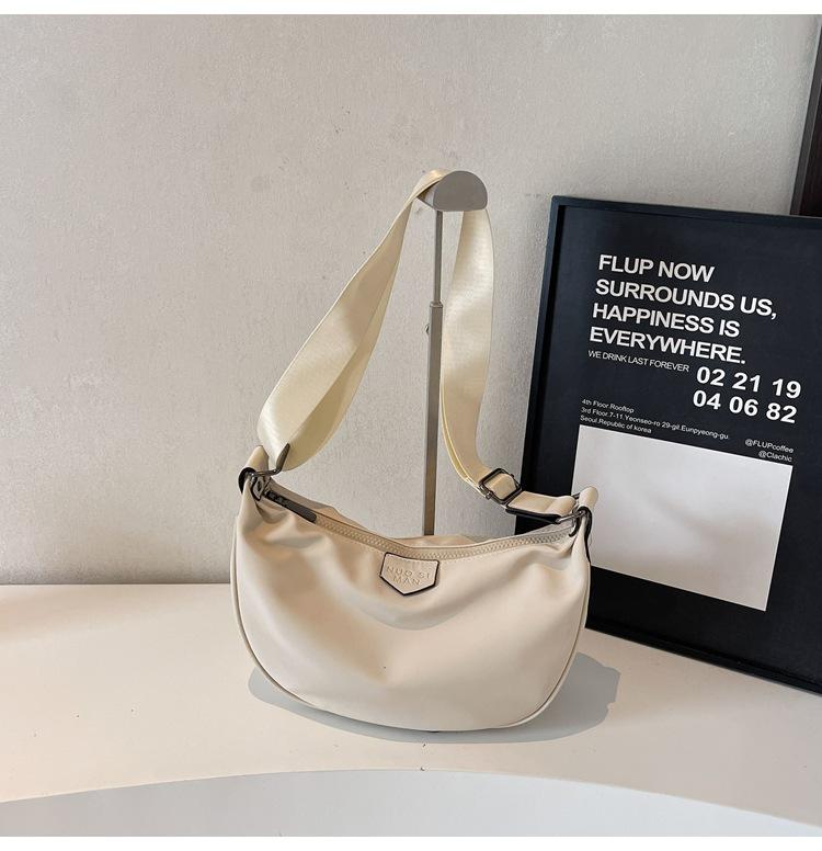 

High-end lightweight nylon dumpling bag commuter casual shoulder crossbody bag simple fashion versatile design canvas bag
