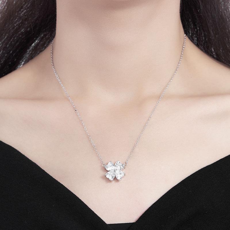 Heart-shaped Zircon Necklace with Four leaf Clover