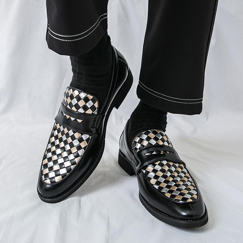 Fashion Classic Men Loafers Black White Men Casual Comfortable Breathable Fashionable Small Leather Shoes Social Shoes Sizes 38-46