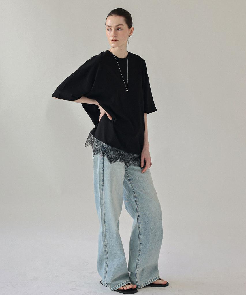 Keullaepeu Lace-Trimmed Short Sleeve T-Shirt_Black