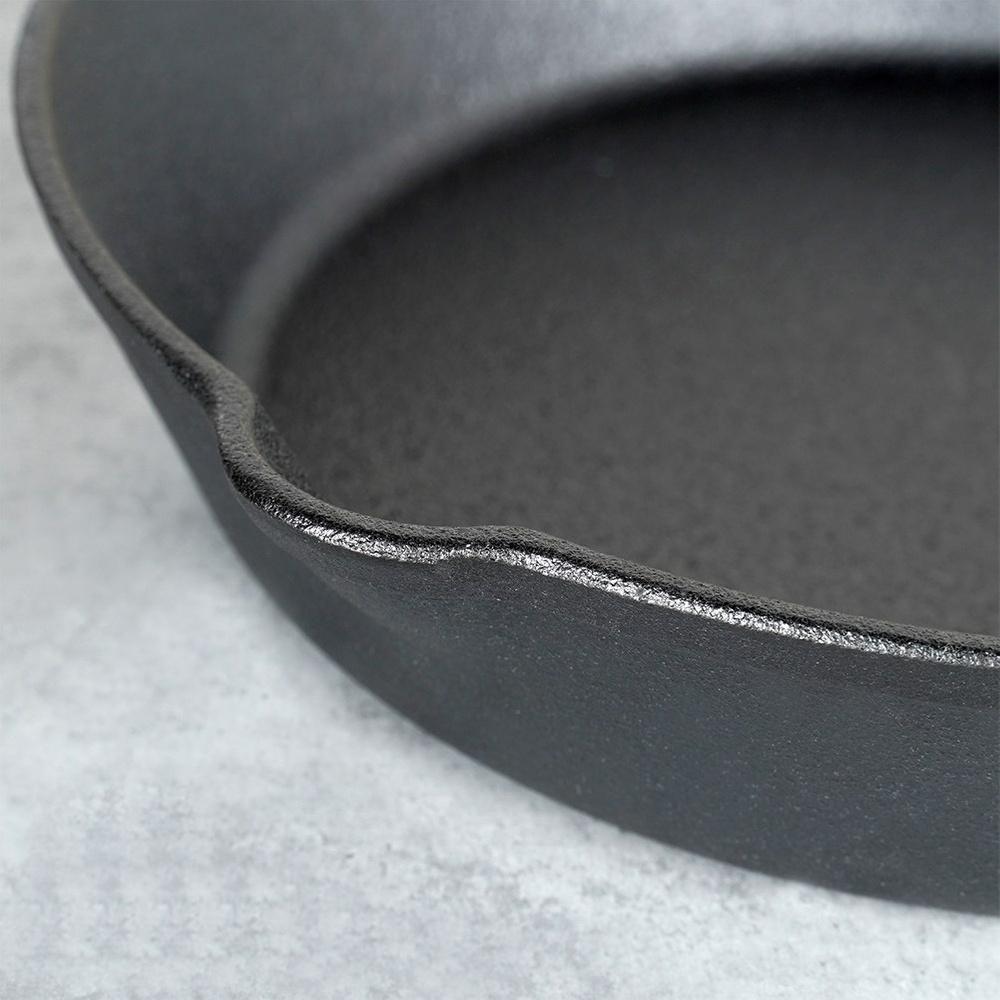Cast Iron Frying Pan with Silicone Cover CAST LINE 25 Cm