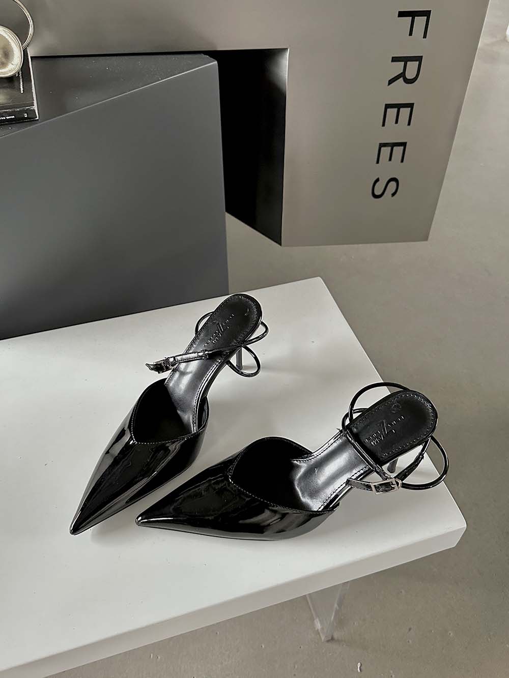 

мода Модные женские босоножки с острым носком Летнее платье Шпильки Вечерние свадебные туфли 2024 Новые поступления Офисные туфли-лодочки с перекрестными ремешками 35-39 5.5 чёрный