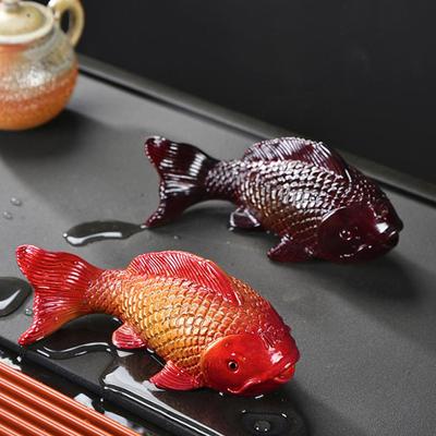 Farbwechselnder Koi-Karpfen Kreative Desktop-Tee-Tisch-Ornamente Dekorationen Zwei Fische Melden Glück Zen-Teezubehör