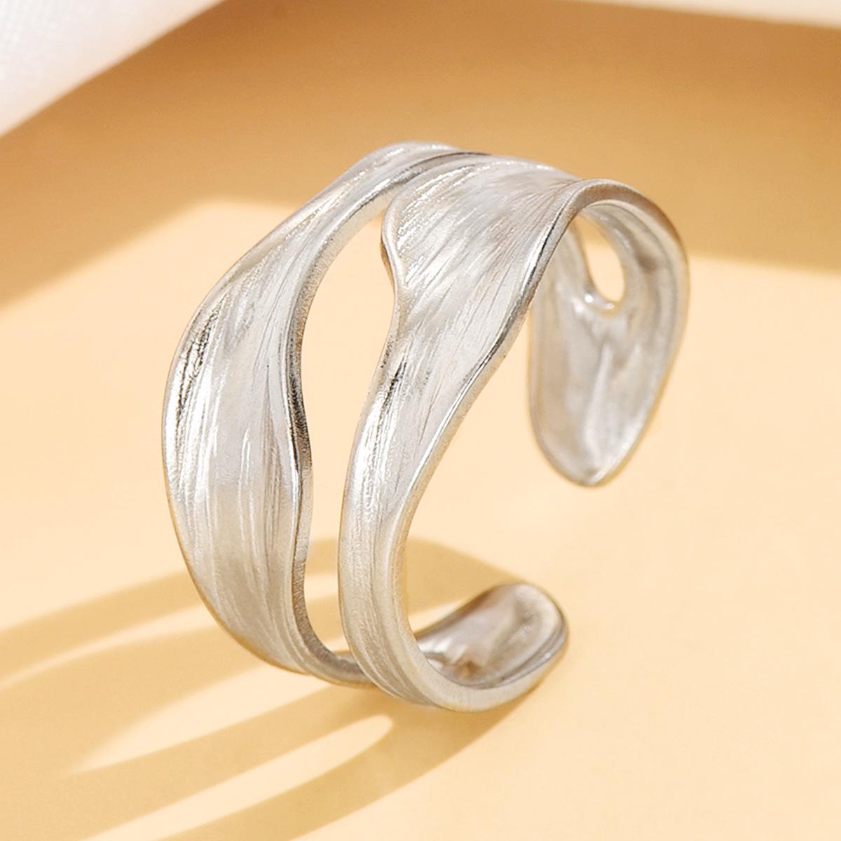 Elegant Retro Black & White Pearlescent Enamel Geometric Stainless Steel Open Ring for Women