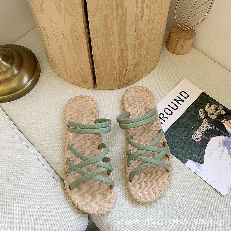 

Wind cool slippers women s summer beach women s shoes street shooting versatile soft bottom flat cool slippers beach shoes 40-41 (one size smaller)