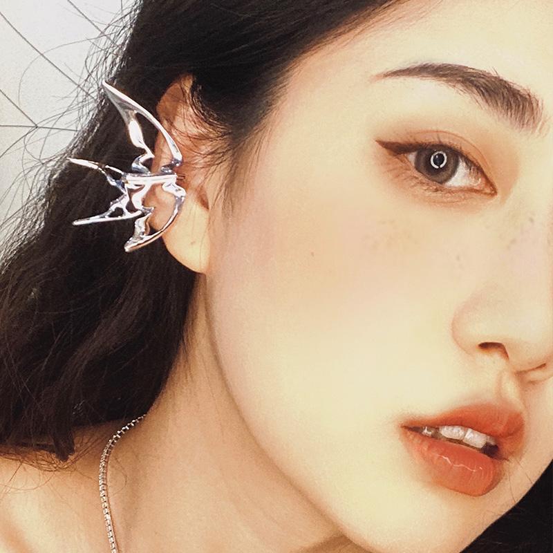 2026 New Mechanical Bird Ear Clip for Women Personality Silver Color Metal Swallow Non Piercing Earrings Ear Cuff Y2K Jewelry