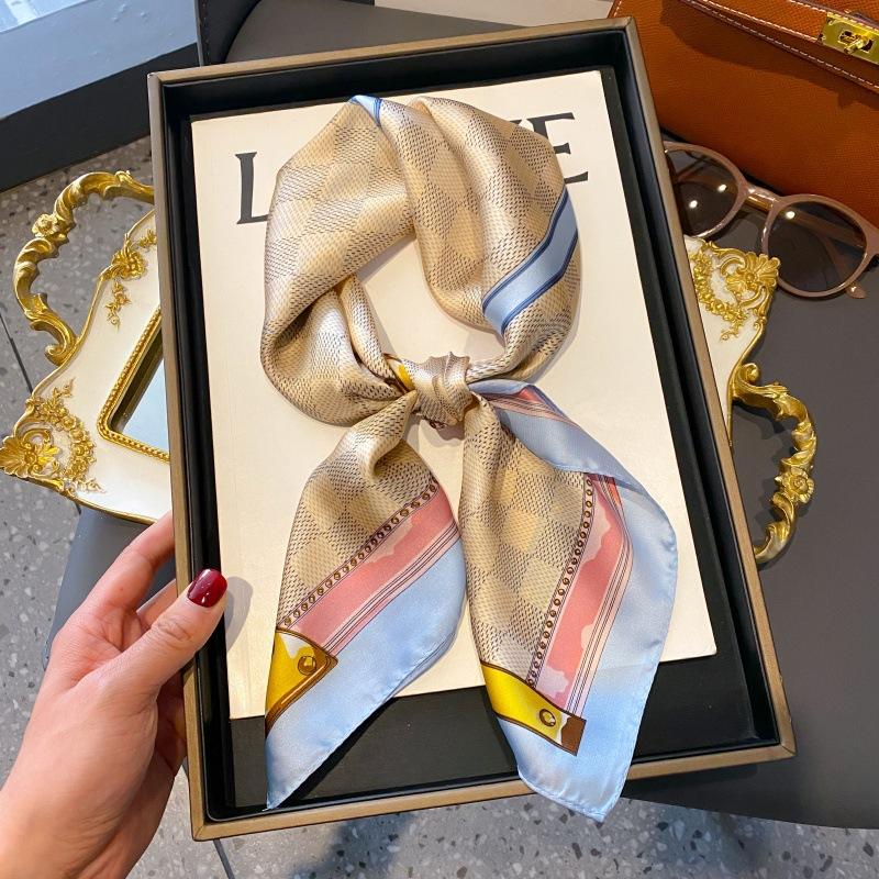 Silk scarf women's neck new scarf with coat 70 small square scarf scarf mother high-end scarf