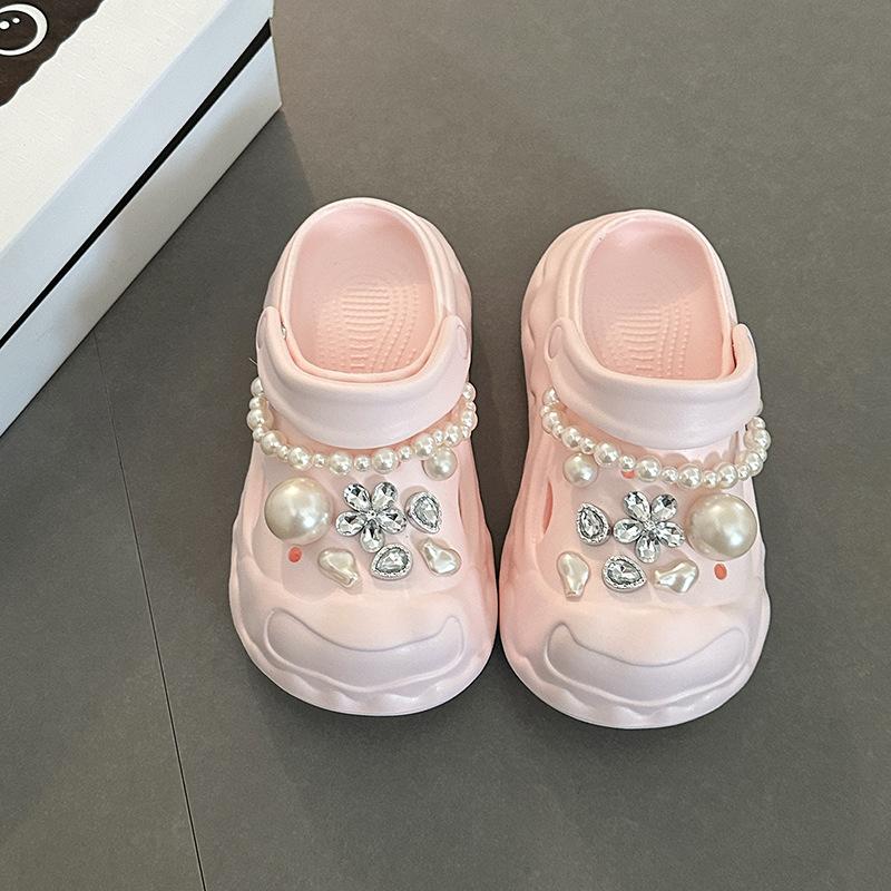 Simple and versatile exquisite and sweet fashion casual platform hole shoes women's summer pearl retro heightening bag head sandals