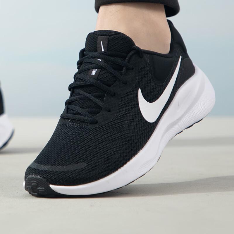 Nike Men's FB2207-001 Seasonal Running Shoes