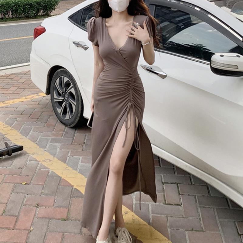 Spicy Girl Black Midi Dress: Slim Fit, Cinched Waist, Pleated Slit for a Sexy Date. Large