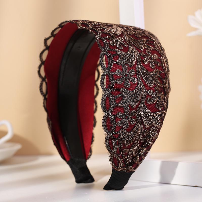 Weißes Haar abdeckendes rutschfestes Stirnband mit breiter Kante und vielseitigem Spitzendesign.