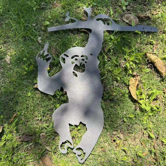 Middle Finger Monkey Decoration Metal Flip-off Monkey Ornament Garden Monkey Decoration for Tree Yard Fence Decor