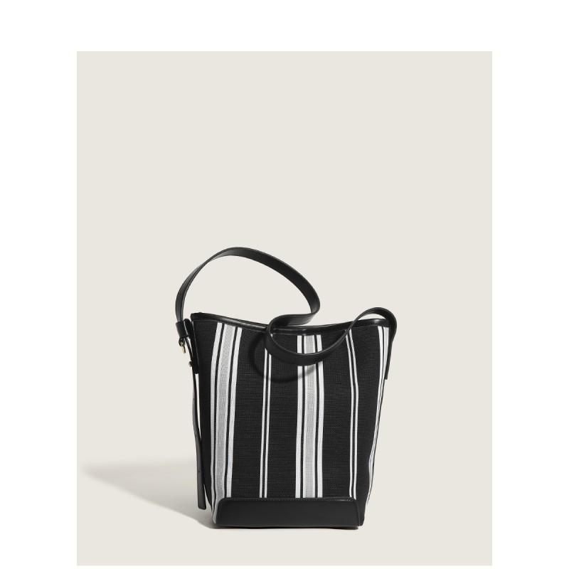 2025 New Large-capacity Bucket Bag Women s Canvas Commuting Fashionable Simple All-matching One-shoulder Underarm