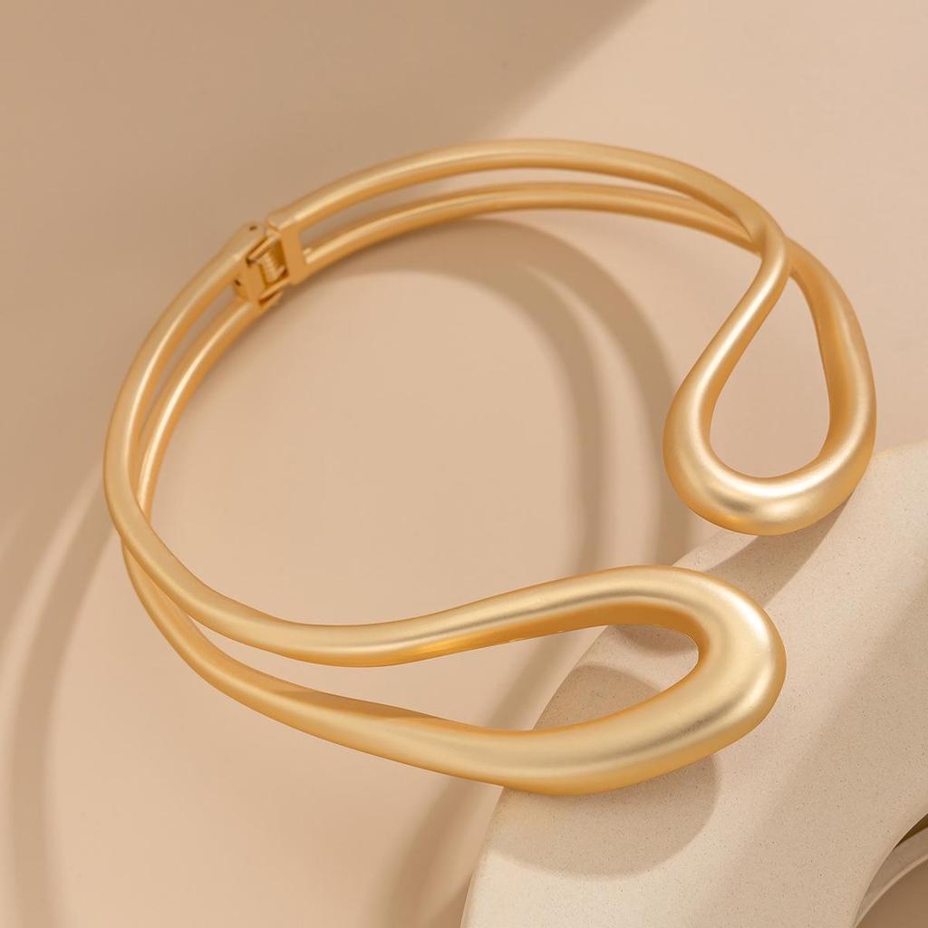 Glossy Retro Irregular Round Metal Choker Necklace for Women
