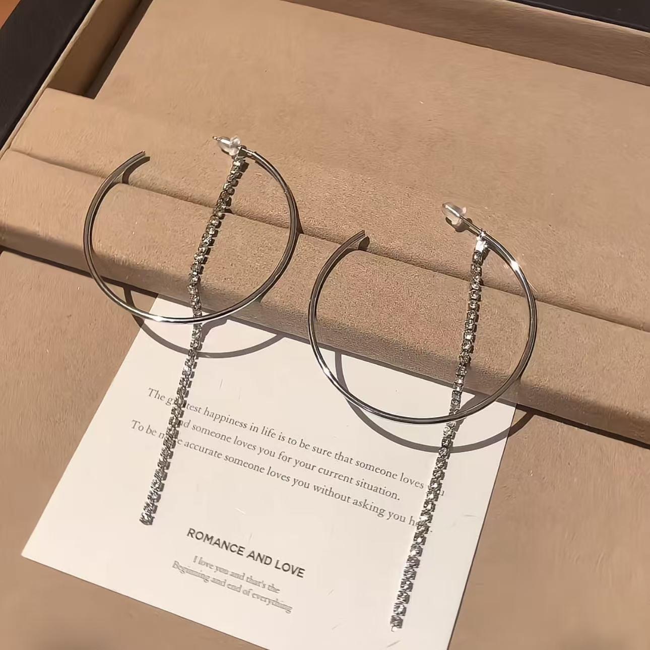 Stylish Geometric Silver Ear Cuff Earrings: Unique and Versatile Design