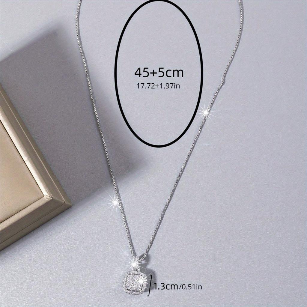 1 Women's Fashionable Necklace, Stylish and Elegant, Light Luxury Style, High-end Niche Collarbone Chain