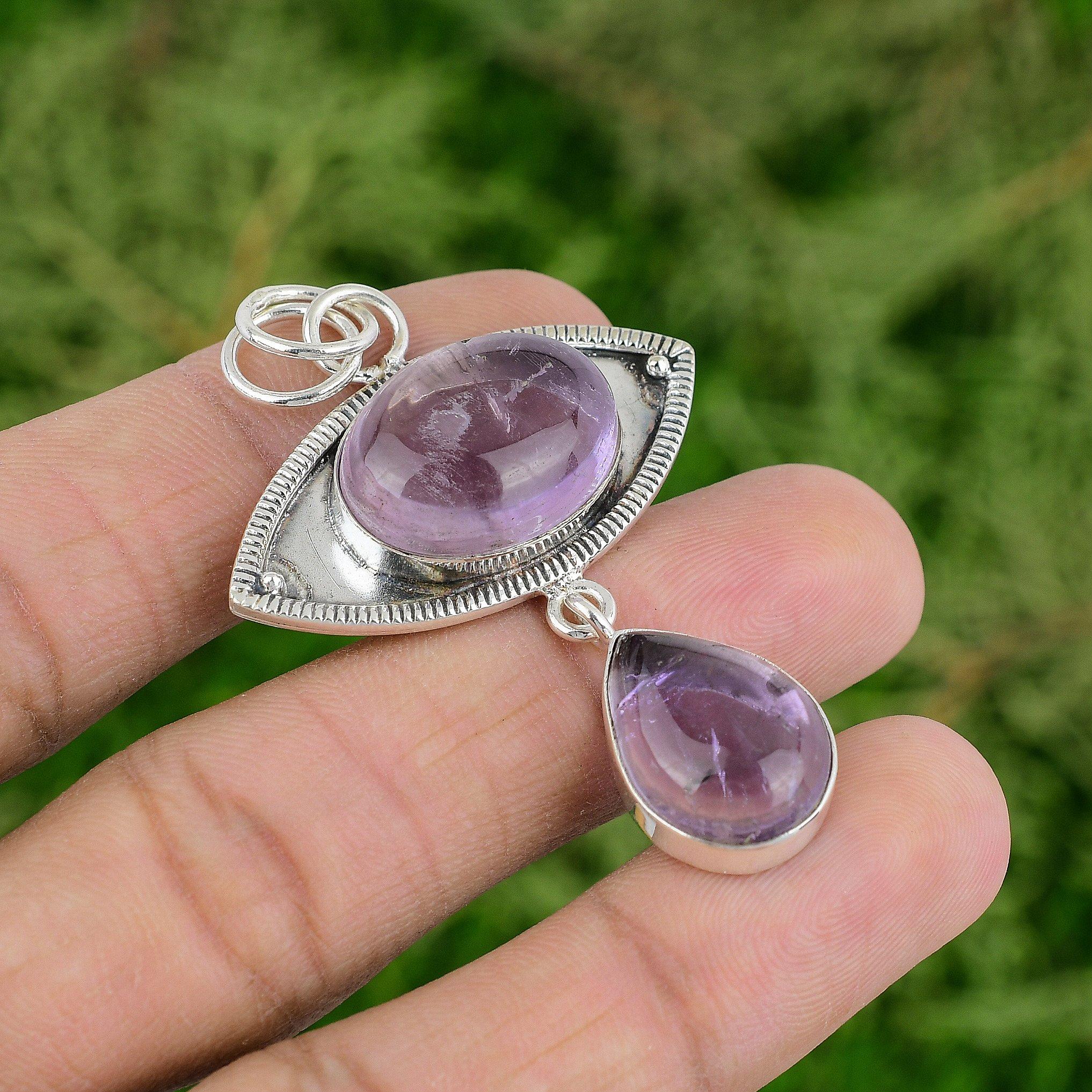 

Элегантный кулон-подвеска из серебра 925 пробы с овальным африканским аметистом в оправе-безеле для сестры на свадьбу