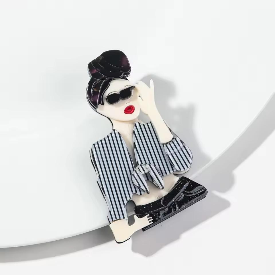 New Fashion Lady Acrylic Brooches for Women Cute Cartoon Glasses Girl Figure Badge Pins Casual Jewelry Clothes Accessories Gift