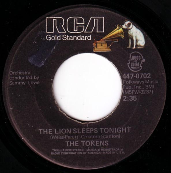 

7inch Record TOKENS - The Lion Sleeps Tonight 4470702 RCA US Pop Used