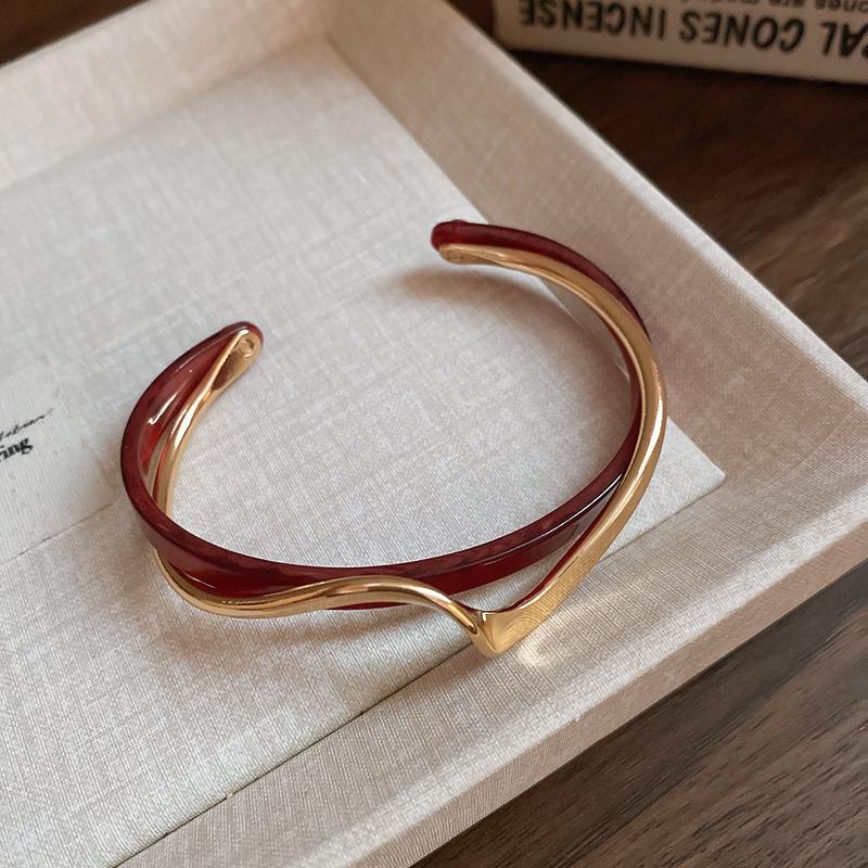 Elegant Geometrisk Våg Fyrkantigt Armband: High-End Mode Armband för Kvinnor