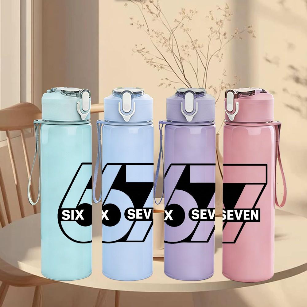 1PC Six Seven Outline Retro Number Print 750ml Color Plastic Sports Water Bottle Leakproof Flip Straw Lid Suitable for Sports Office Home Use