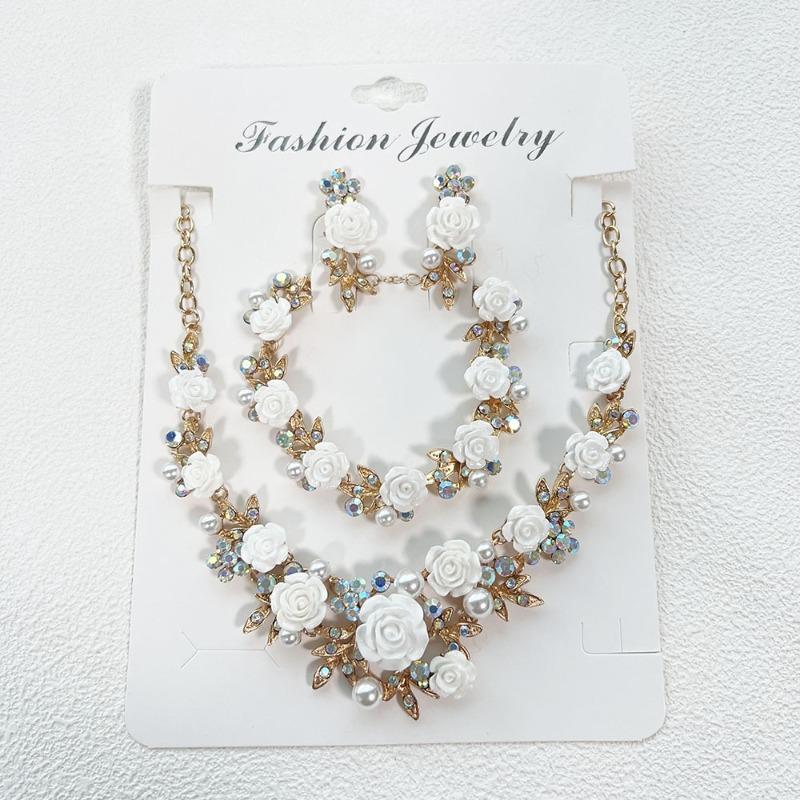 Umweltfreundliches Full-Diamond-Kamille-Halsketten-Armband-Ohrringe-Set Hof-Leicht-Luxus-Kleid Nische Perlen-Schlüsselbein-Ketten-Accessoires