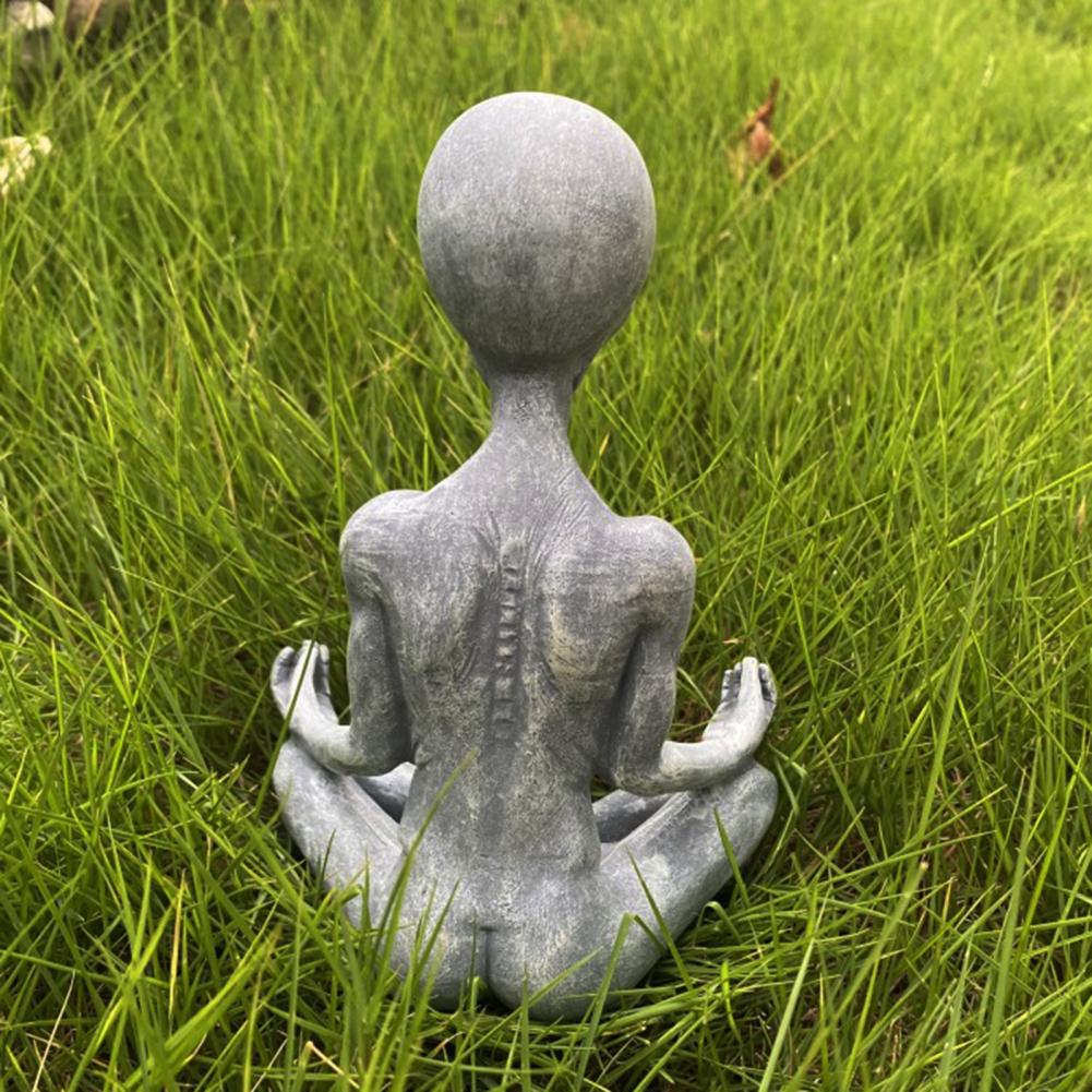 6.5" Figurine Yoga Extraterestri Meditând Așezați Statuie Rășină Sculptură Decor Ornament Crăciun pentru Casă Birou Desktop Grădină