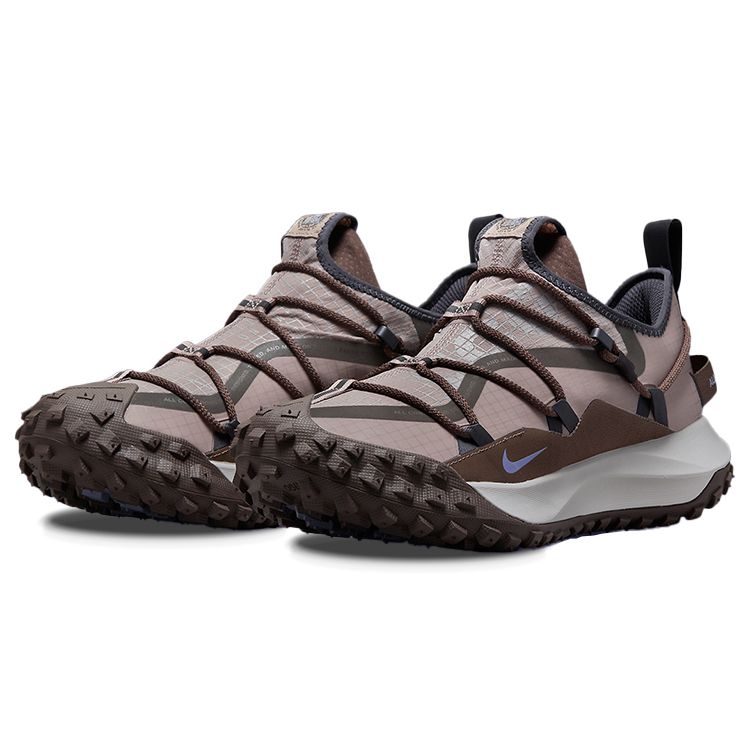 Nike ACG Mountain Fly Low SE Ironstone Sneakers Unisex Marrone Minerale di Ferro Chiaro Osso Chiaro DQ1979-001