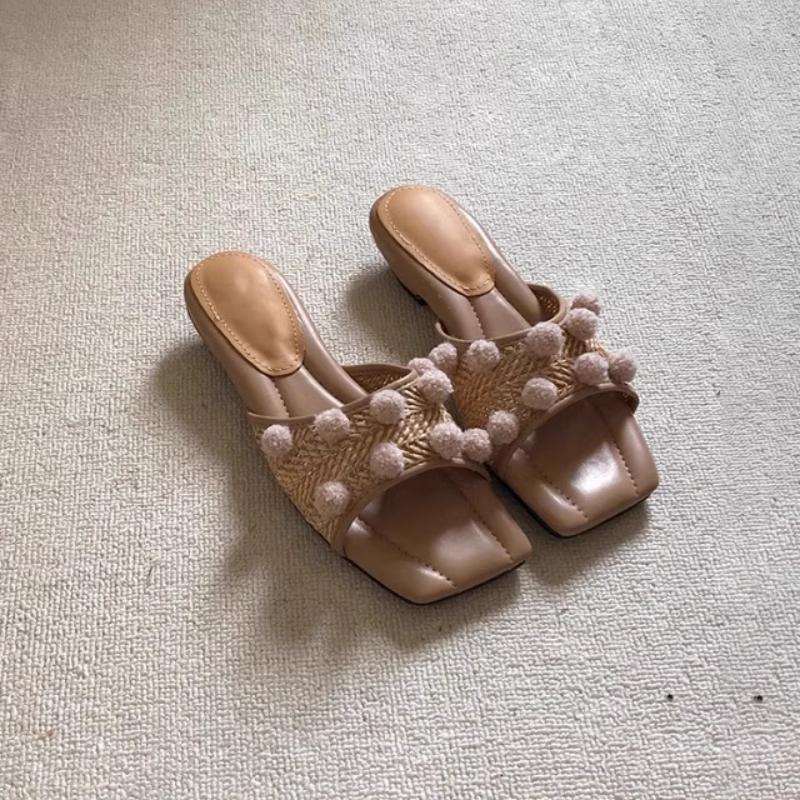 Fashion 2025 NEW Romantic Vacation Style Woven Straw Flat Head Women's Sandals Outdoor Thick Heel Retro Beach Slippers