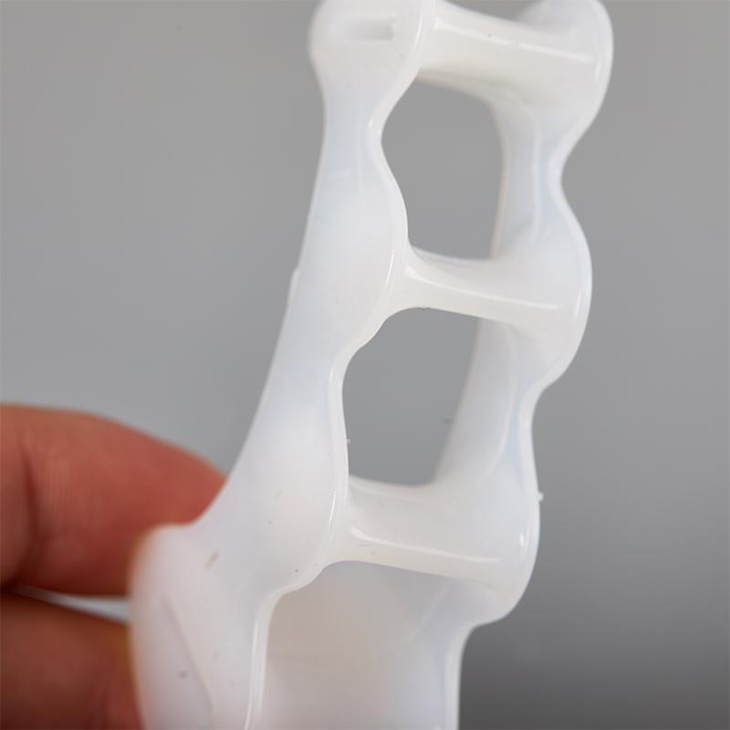 

1 пара жестких силиконовых разделителей пальцев ног с 3 отверстиями, ортопедические прокладки