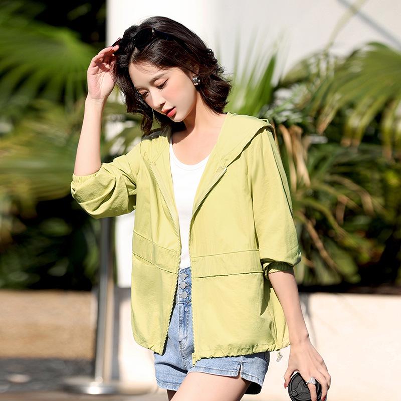 Middle-aged Women's Lightweight Summer Jacket: Fashionable, Slimming Sun-Protective Outerwear