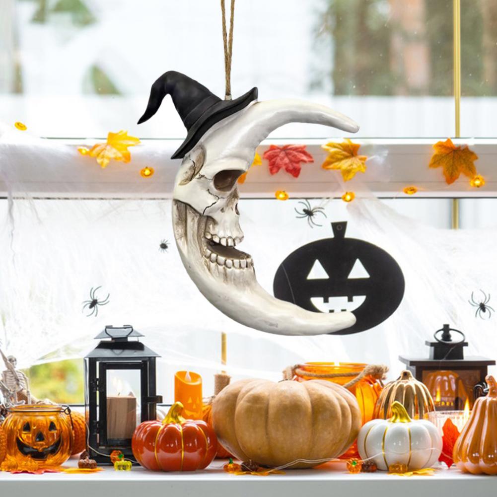 Décoration Pendentif Halloween Visage de Crâne Lune Décor Suspendu Pendentif Lune en Résine avec Chapeau pour Décor Mural Halloween Crâne Croissant