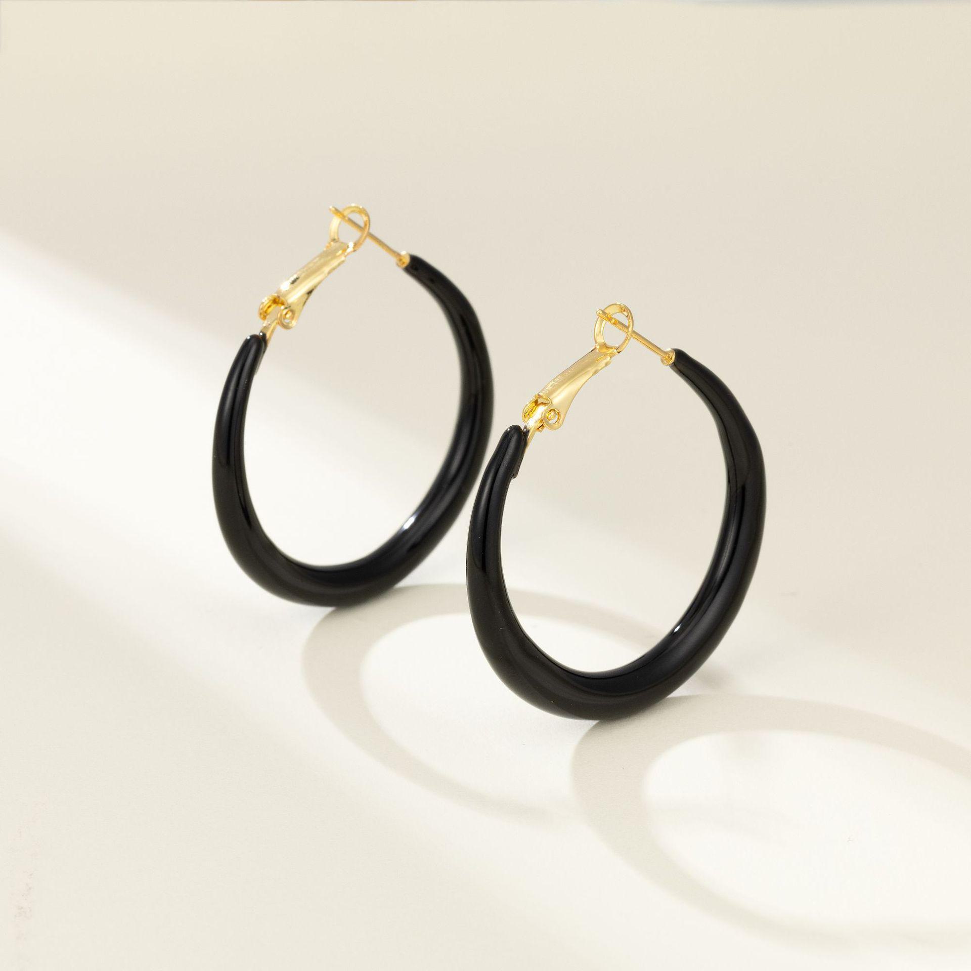 

Красные серьги-кольца Ankola: Стиль «Френч» осень/зима с матовыми серебристыми иглами, идеально подходит для круглого лица