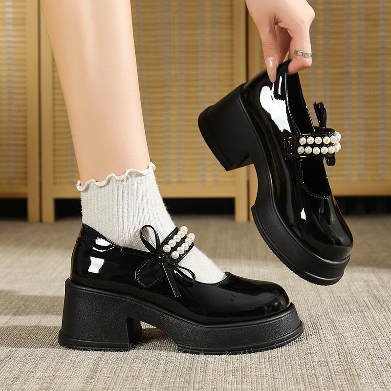 2025 autumn new retro Korean skirt platform Mary Jane shoes women's French pearl sweet thick heel small leather shoes