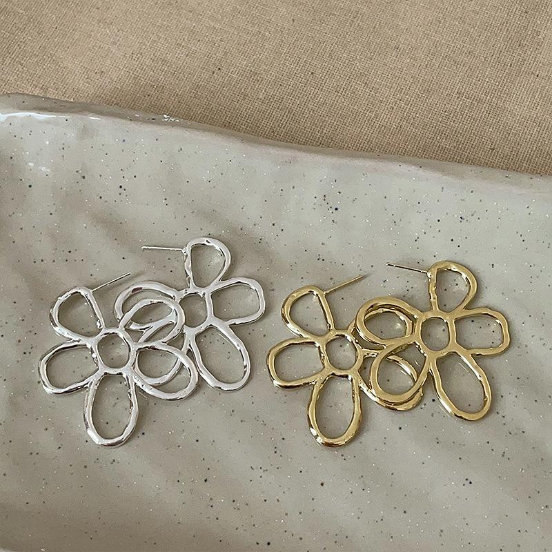 Übertrieben Metall Blume Stud Ohrringe Weibliche Kalten Wind Einzigartige Persönlichkeit Mode Elegante Temperament Vielseitig Ohrringe