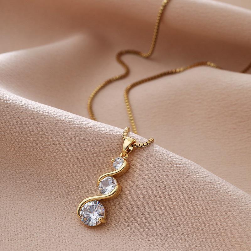 Fashionable Heart Titanium Steel Necklace: Women's Clavicle Chain, Hip Hop Style, Niche Design.