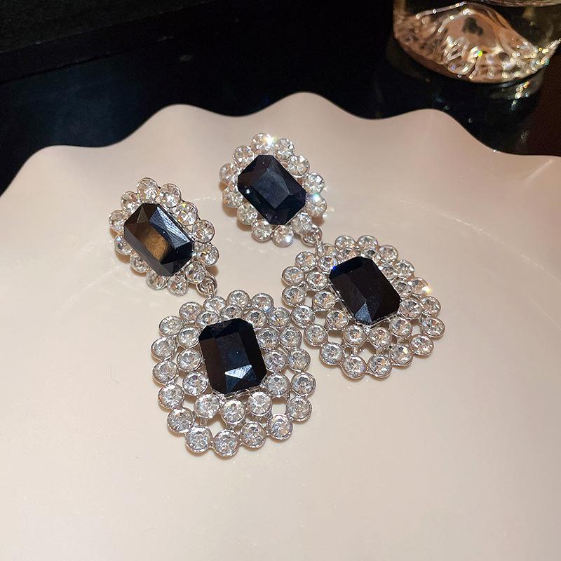 

Silver Needle Diamond Square Exaggerated Earrings European and American Light Luxury Temperament Earrings Dress Personalized Versatile New Earrings