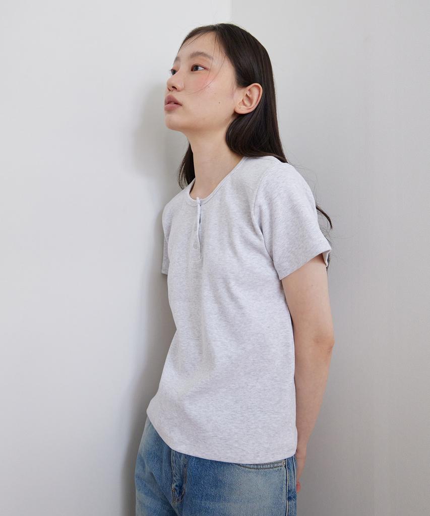 STEP AROUND Henley Short Sleeve T-Shirt_Light Gray