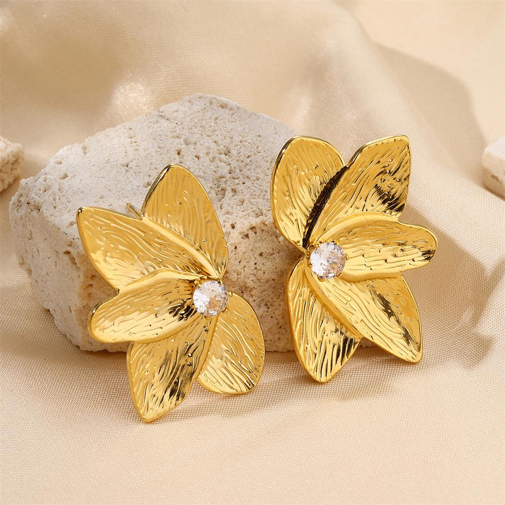 

18K Gold Zircon Flower Stud Earrings - European & American Retro Design