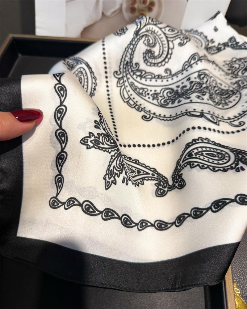 Luxury Paisley Printed Bandana Scarf Lightweight Soft Satin Stylish Versatile Neck Scarf For Women Hairbands Headscarf