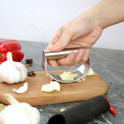 430 Stainless Steel Garlic Press Manual Garlic Crusher Curved Garlic Grinder Multifunctional Garlic Cutter Home Kitchen Utensils