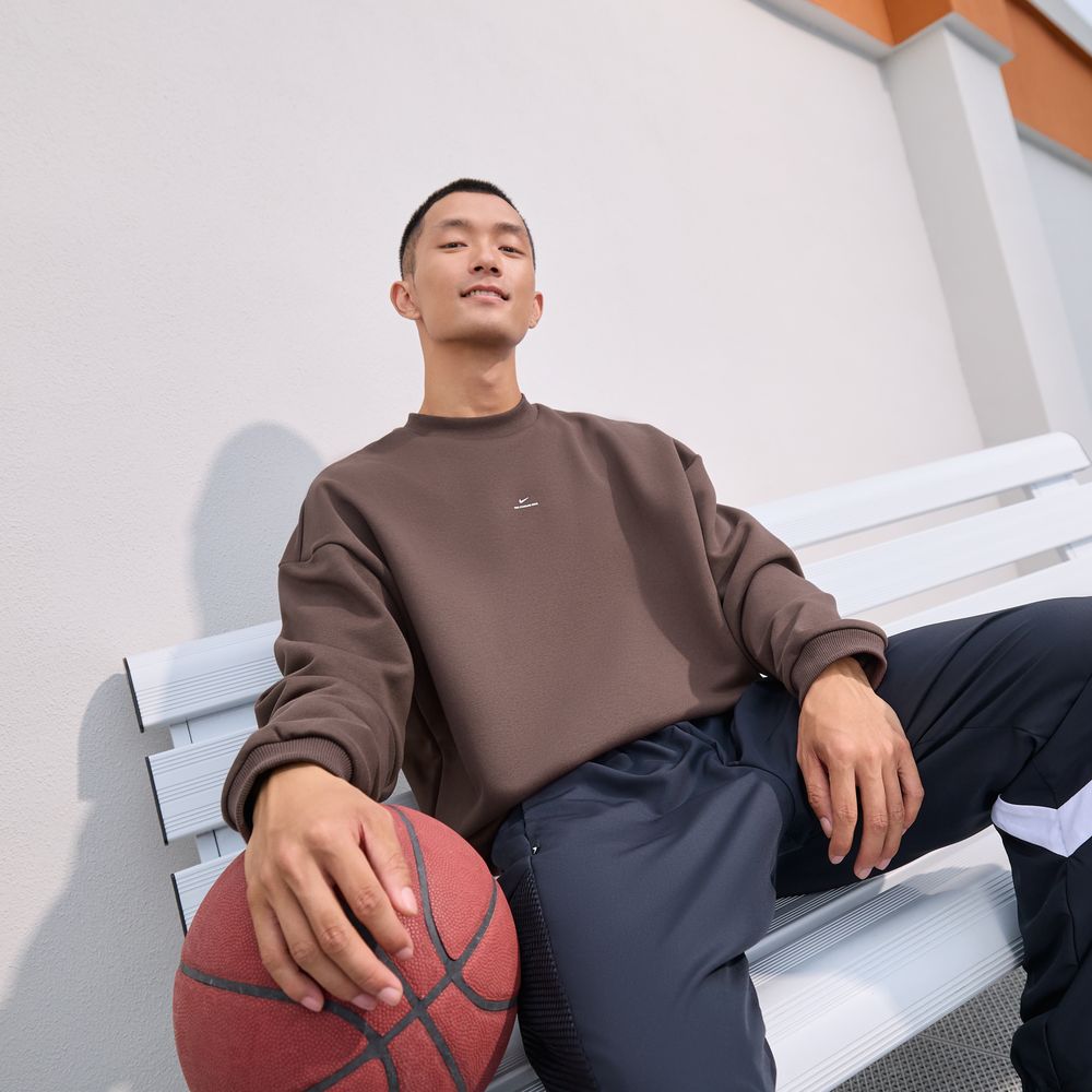 Nike Therma FIT Sweatshirt Men s L