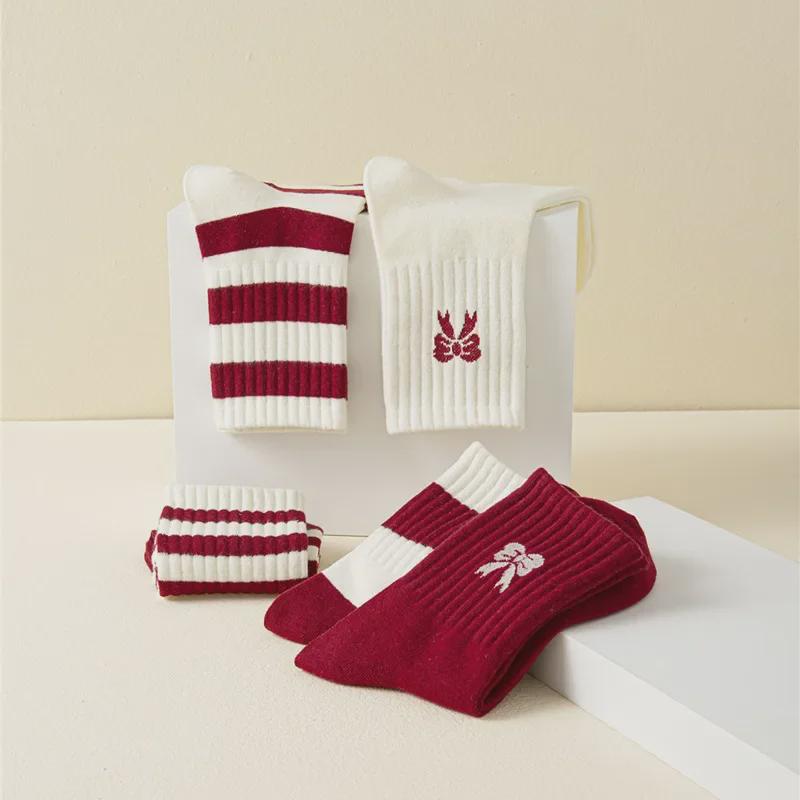 Chaussettes Ankola Tendance pour Femmes: Automne/Hiver Rouge Nœud Mi-Tube, Manchette Haute, Mode Rayée.